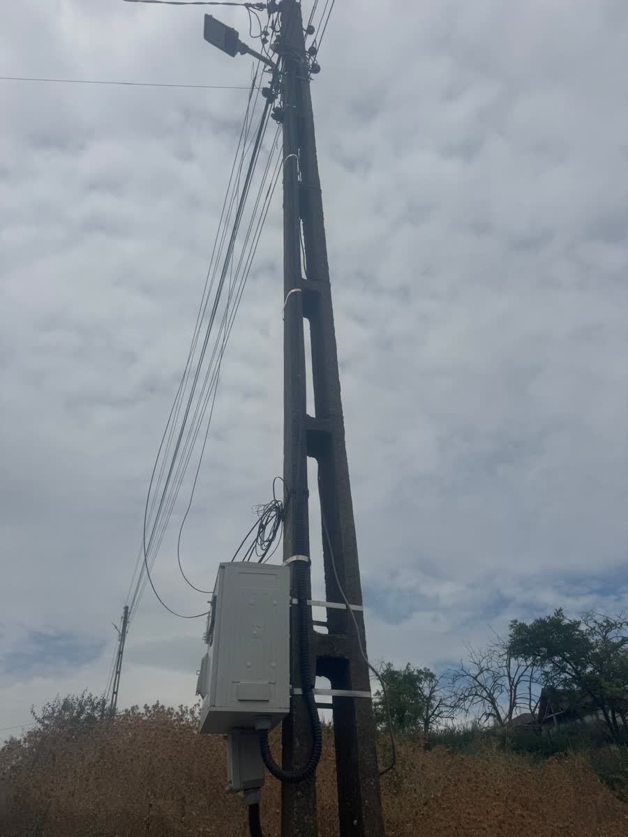 Firidă de branșament montată pe stâlp de beton